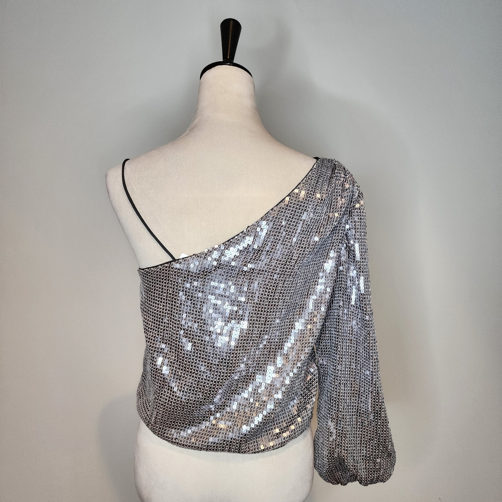 NWT Alice And Olivia Lucinda Sequin Asymmetric Top Size M - Picture 4 of 8
